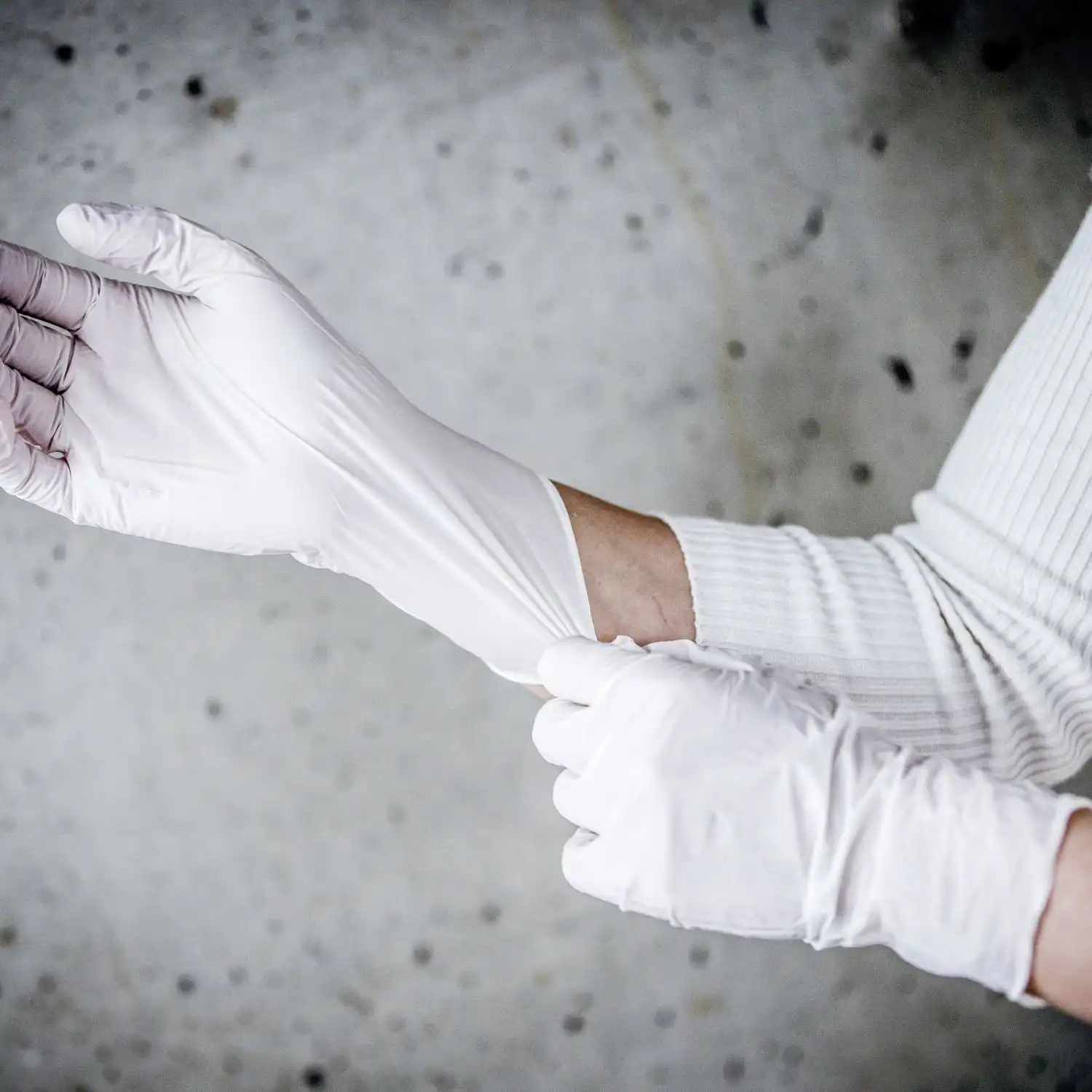 Latex Einweghandschuhe 8201 IDEAL CARE P | 100 Stück in L - Thumbnail 3