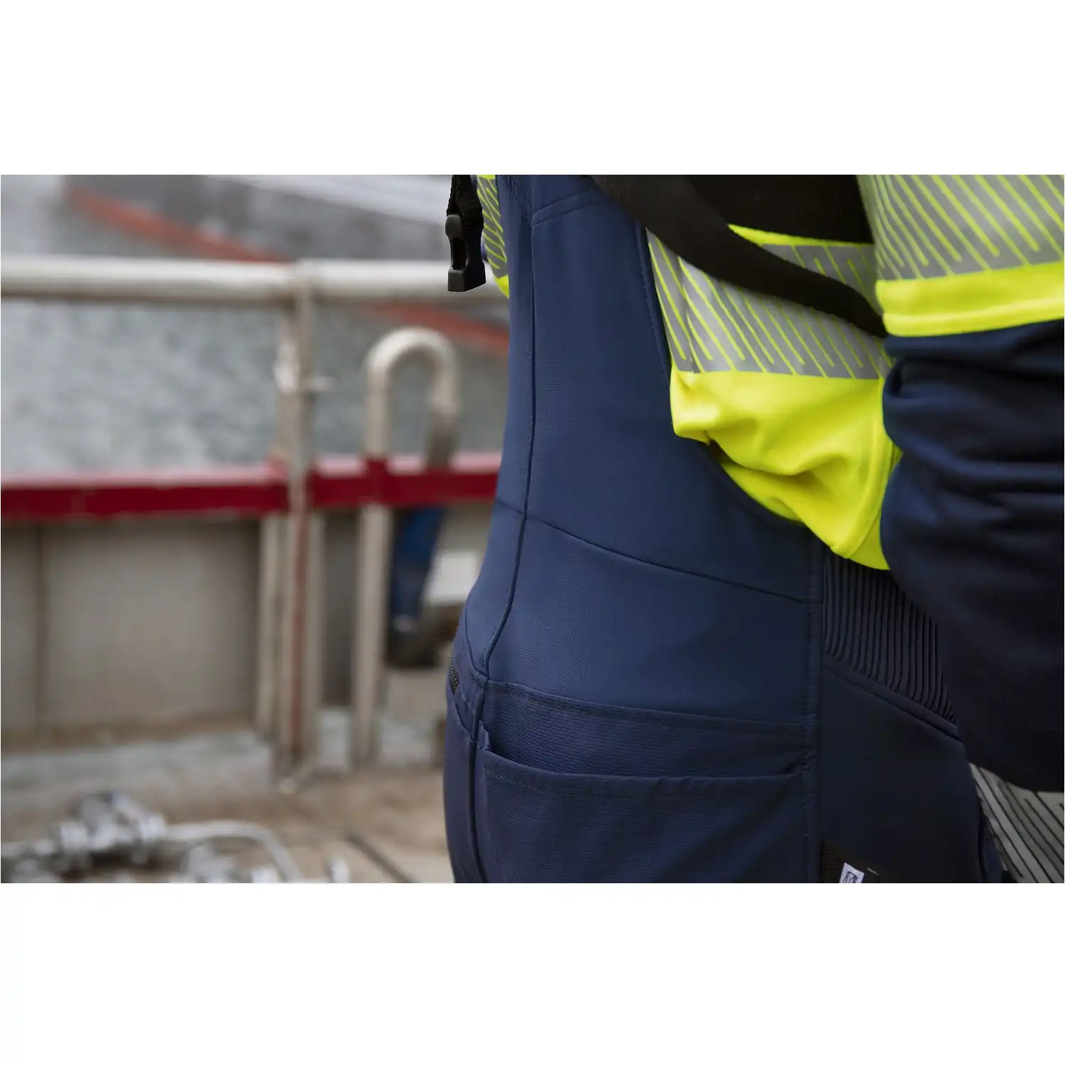 Warnschutz Stretch Latzhose "1032 GSTP" Green Stiby